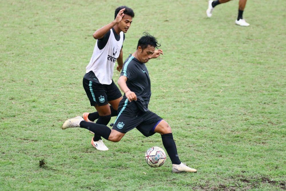 Dragan Ingatkan Kekuatan Persib ke Pemain PSIS: Harus Disiplin!