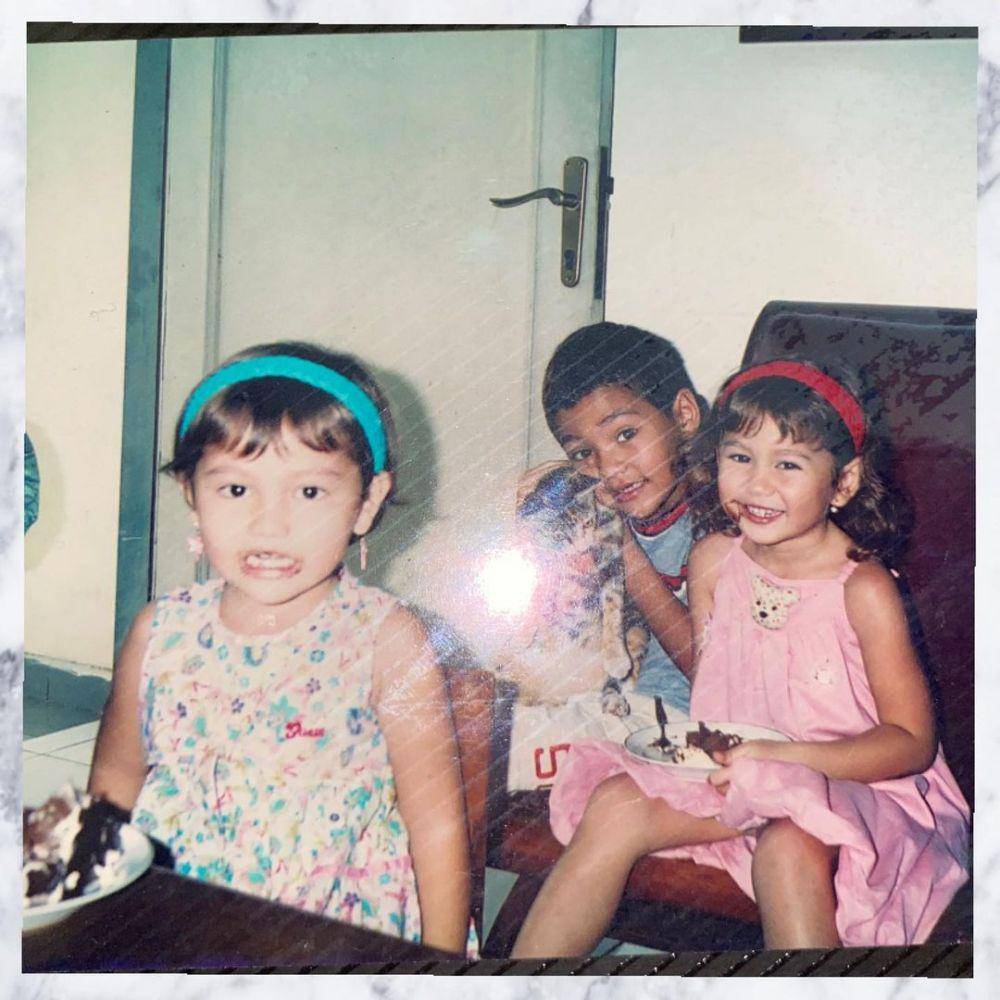 potret masa kecil Zoe Abbas Jackson dan saudaranya (instagram.com/zoeabbasjackson)