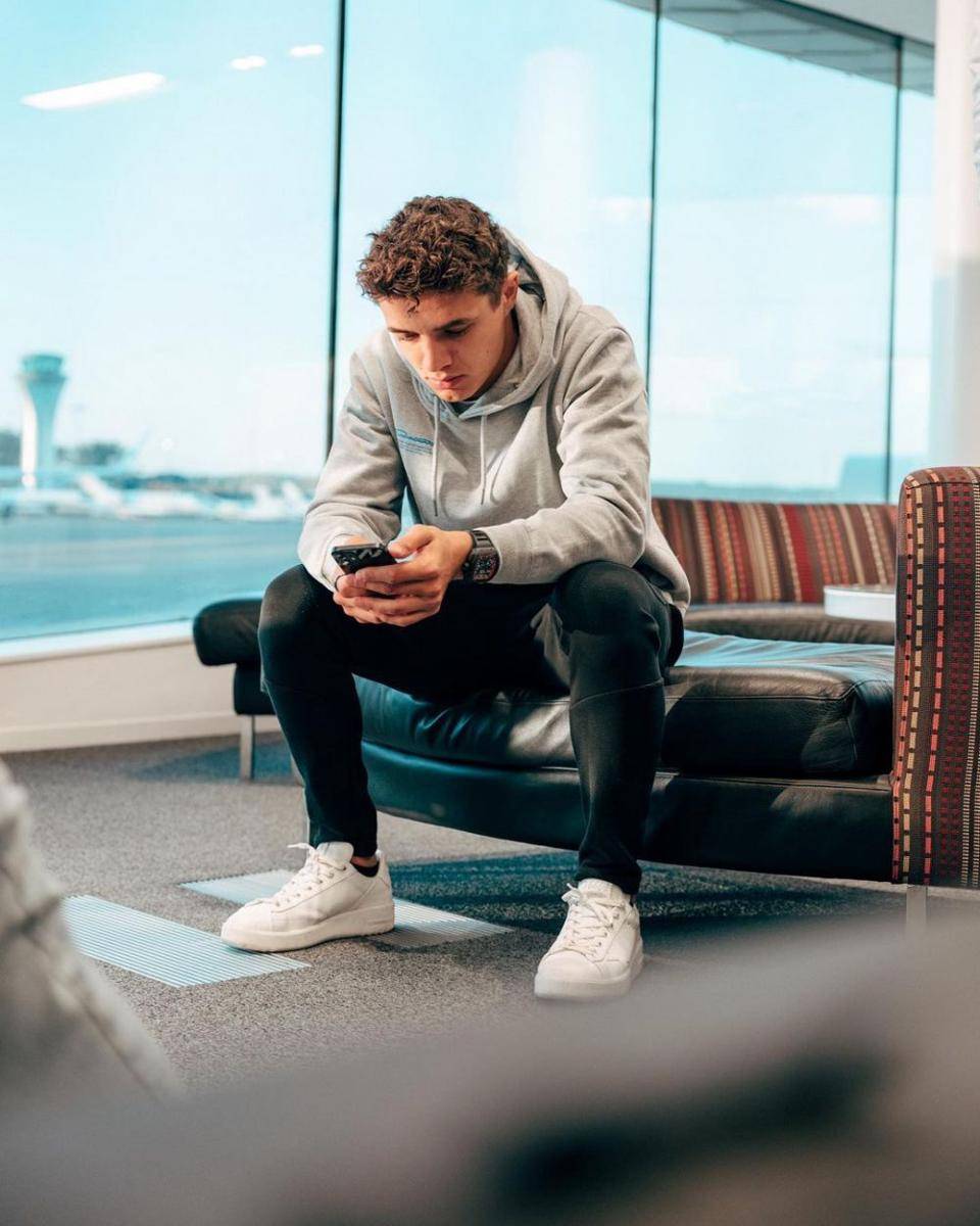 Gaya busana Lando Norris (instagram.com/landonorris)