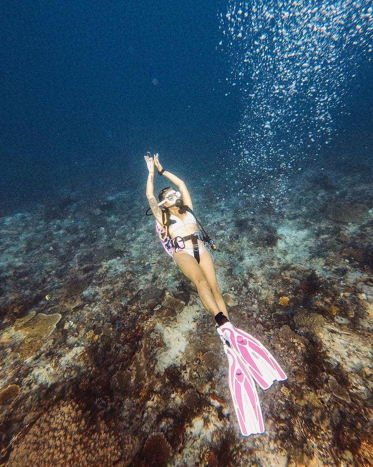 potret Awkarin menyelam (instagram.com/awkarin)