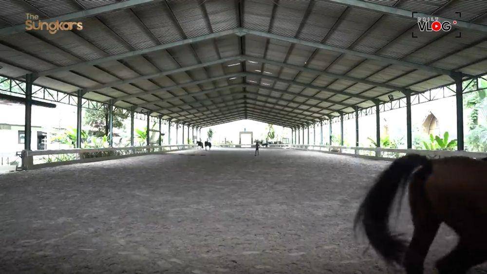 lapangan kuda Nabila Syakieb (youtube/the sungkars)