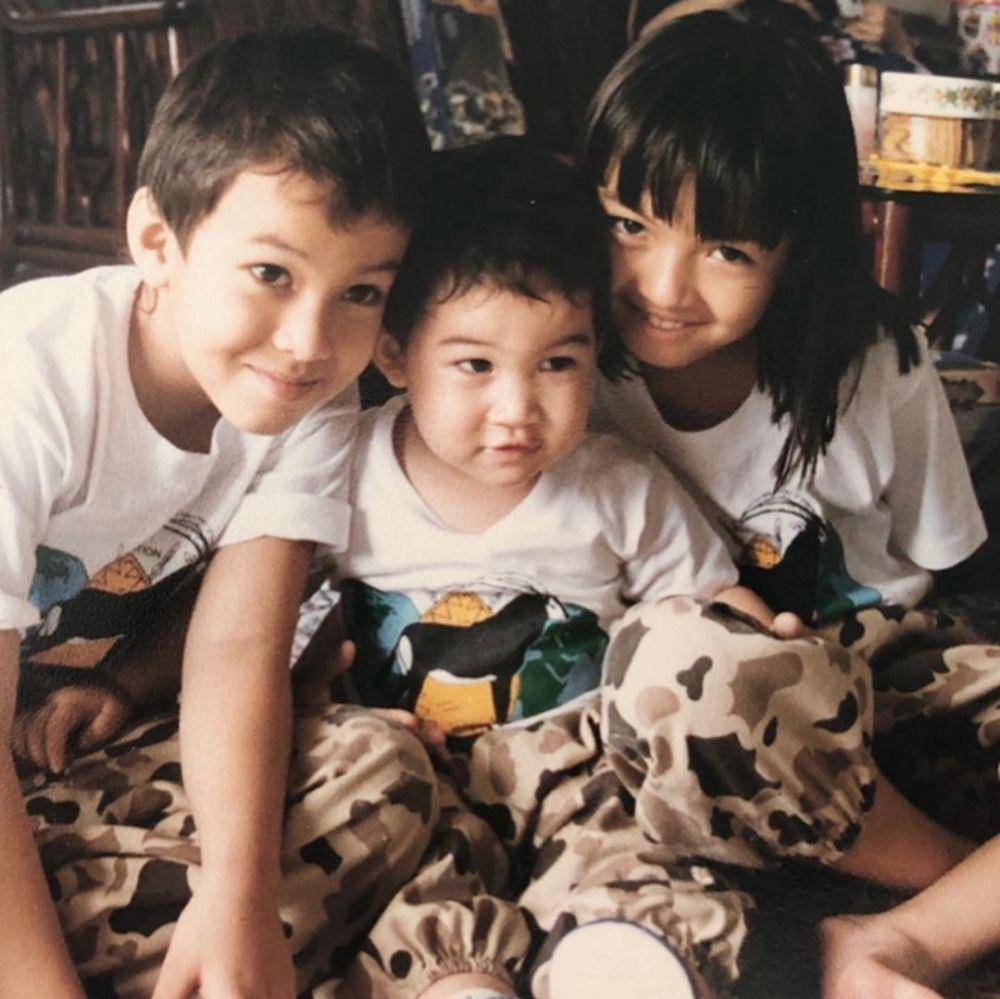 potret masa kecil Raline Shah dan saudaranya (instagram.com/ralineshah)