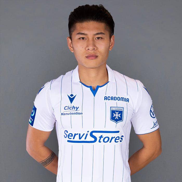 Ji Xiaoxuan saat bergabung dengan Auxerre. (twitter.com/AlexAJ_A)