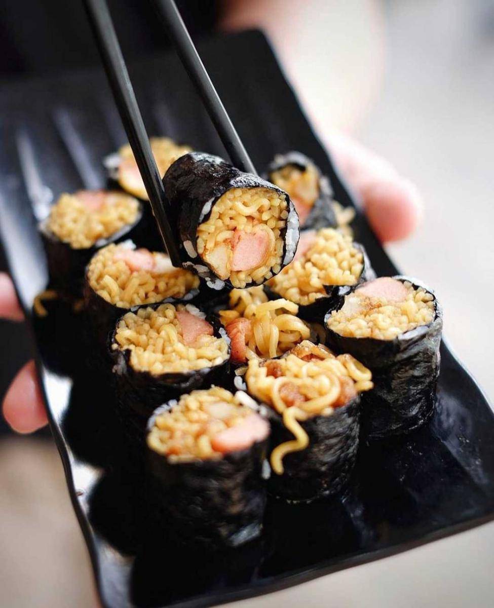 sushi (instagram.com/buncitfoodies)