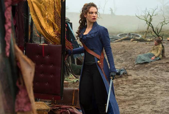 Lily James dalam Pride and Prejudice and Zombies (dok. Lionsgate/Pride and Prejudice and Zombies)