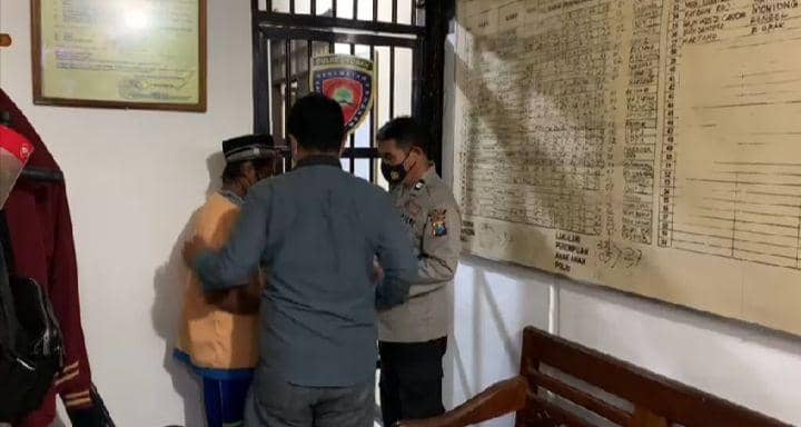 Tersangka HT saat diamankan di Mapolres Tuban. Dok Istimewa