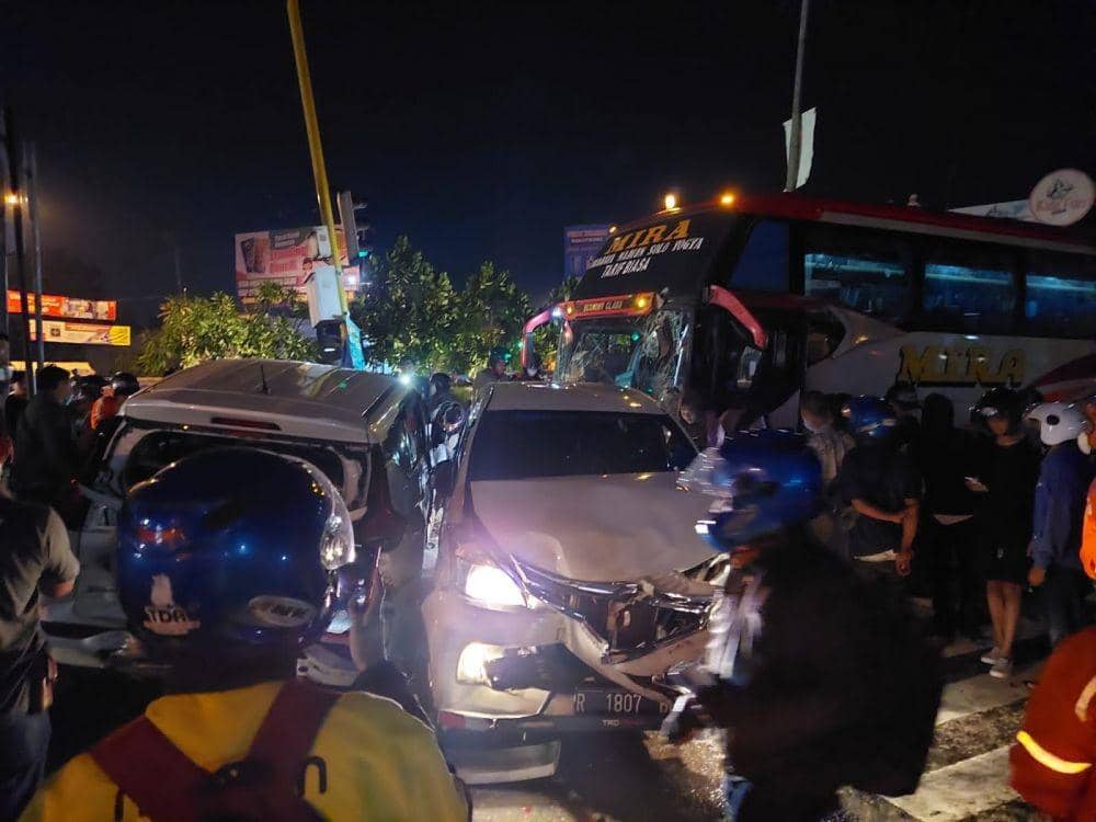 Tabrakan beruntun di Simpang Empat Ring Road Ketandan Banguntapan Bantul.(doc.Polsek Banguntapan)