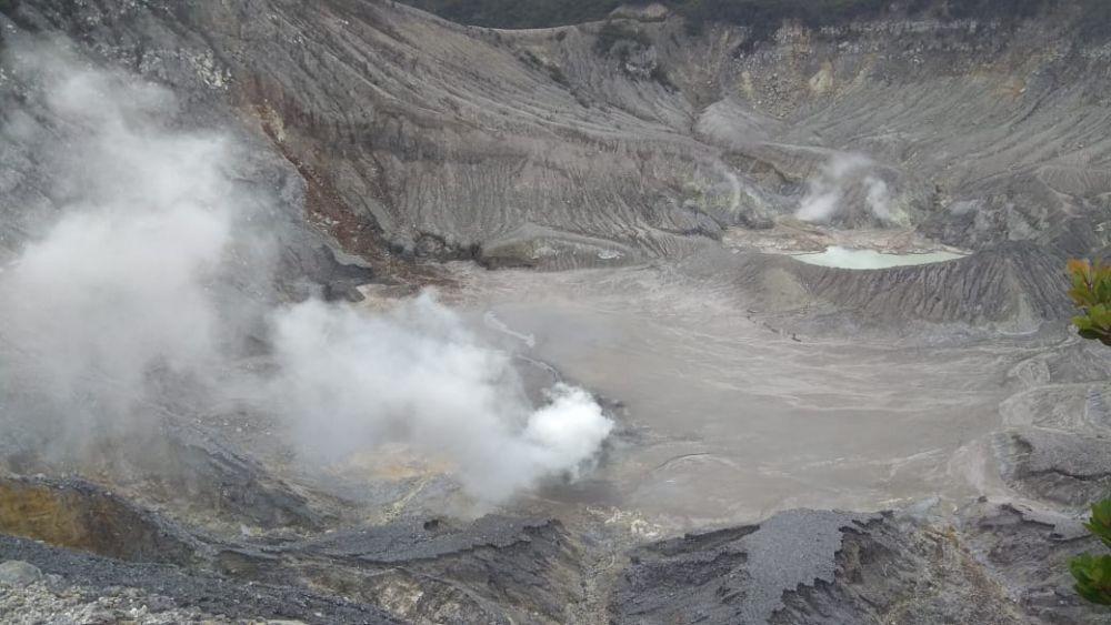 Tangkuban Parahu Keluarkan Asap Solfatara, PVMBG Minta Warga Menjauh