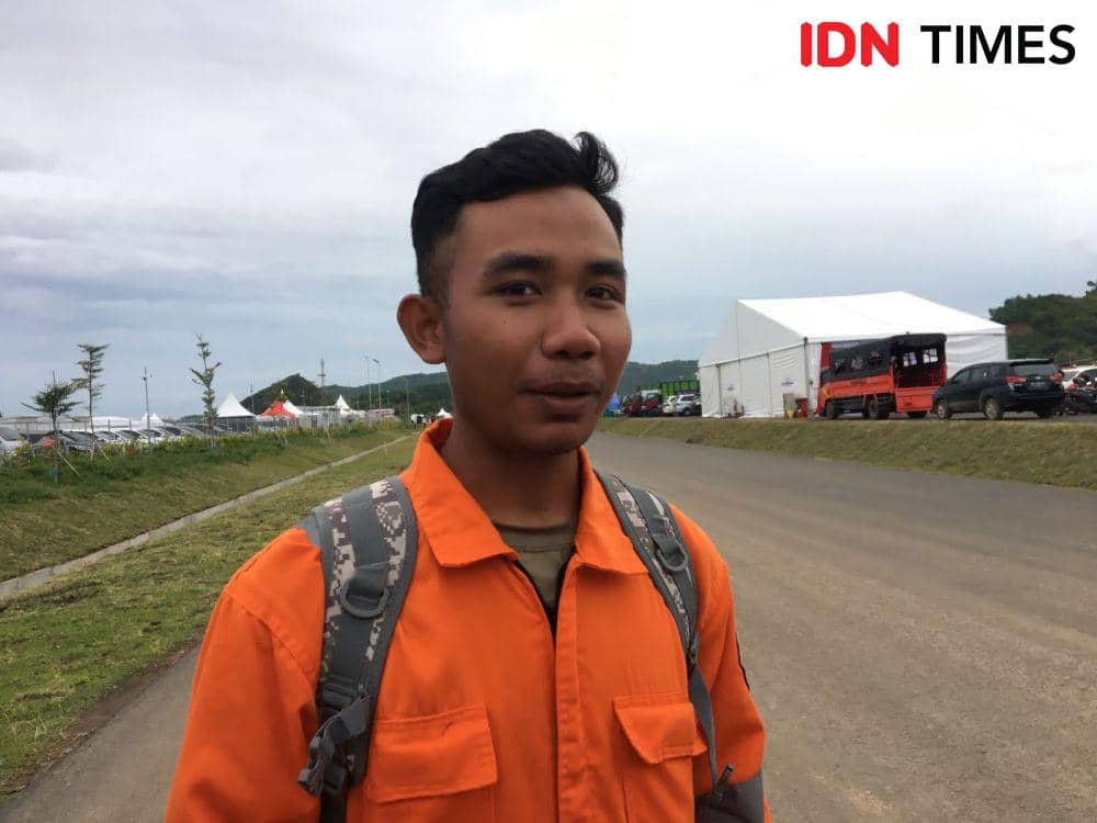 Rela Tinggalkan Ladang, Petani ini Bangga Jadi Marshal di Mandalika