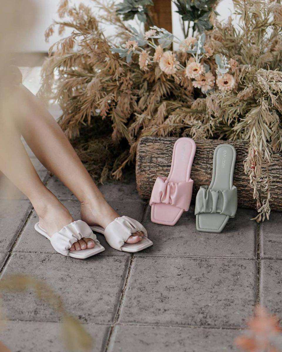 Sandal Kondangan dari Brand Lokal (instagram.com/kapsoora_)