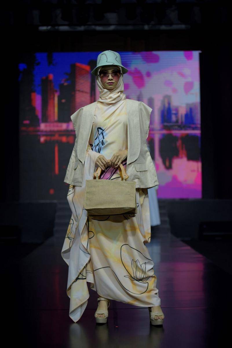 Inspirasi busana muslim modern dari Jakarta Fashion Trend 2022. 9 Februari 2022. (dok. Jakarta Fashion Trend 2022)