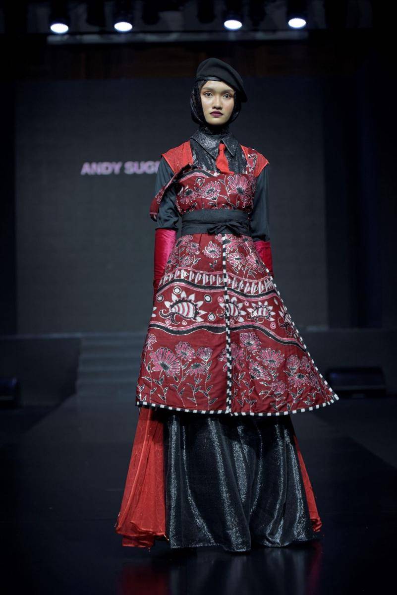 Inspirasi busana muslim modern dari Jakarta Fashion Trend 2022. 9 Februari 2022. (dok. Jakarta Fashion Trend 2022)