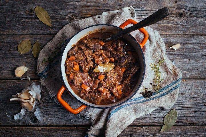 ilustrasi carbonnade (instagram.com/lecoupdegrace)
