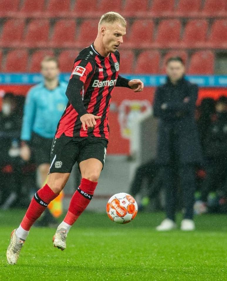 Mitchel Bakker saat membela Bayer Leverkusen di Bundesliga Jerman. (instagram.com/mittchelb)