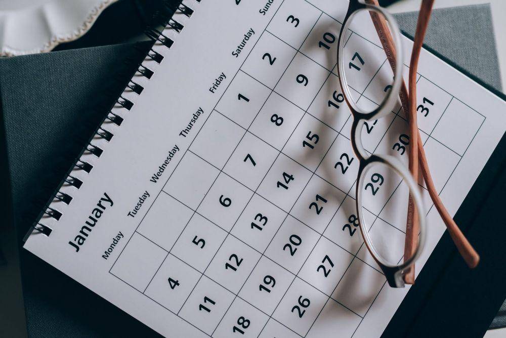 ilustrasi kalender (instagram.com/olyakobruseva)