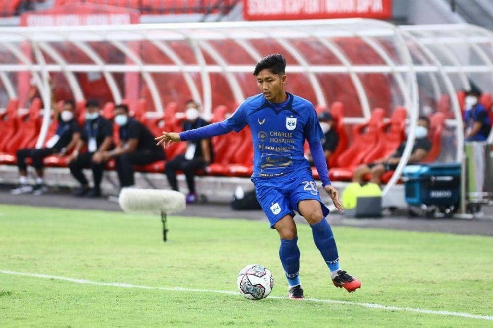 Pemain muda PSIS Semarang, Riski Fajar Saputra saat membela PSIS melawan Barito Putera di BRI Liga 1 2021. (Dok. PSIS)