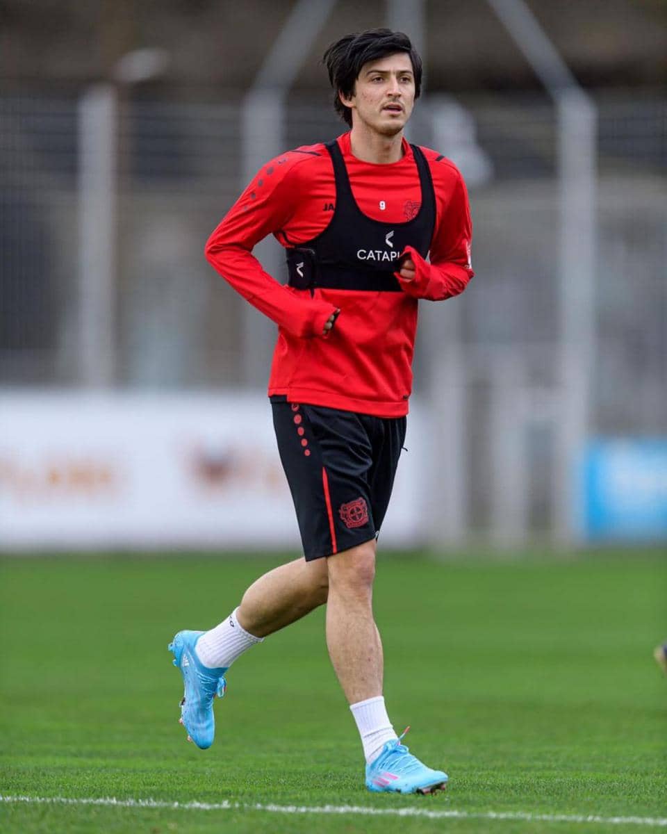 Sardar Azmoun saat berlatih dengan Bayer Leverkusen. (instagram.com/sardar_azmoun)