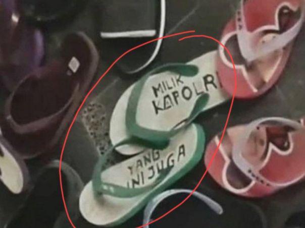 10 Cara Warganet Amankan Sandal Ini Bikin Geleng Kepala, Niat Abis!