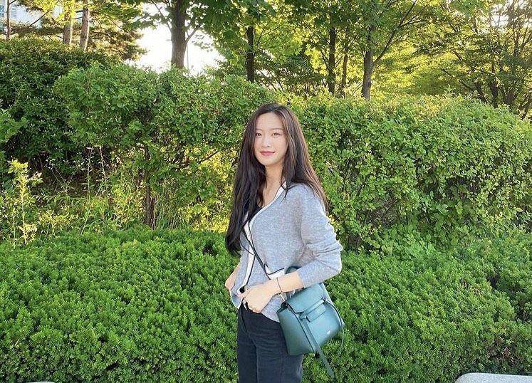Moon Ga Young (Instagram.com/m_kayoung)