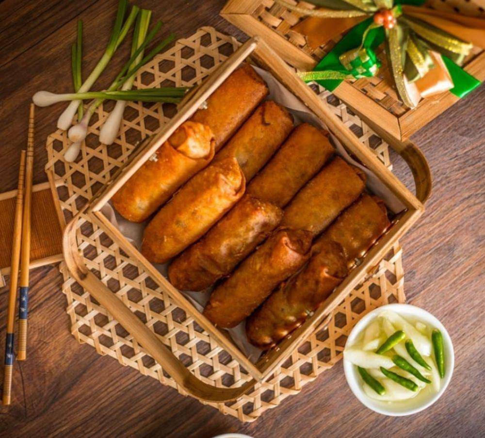 lumpia khas Semarang (instagram.com/lumpiasemarang.tgr)