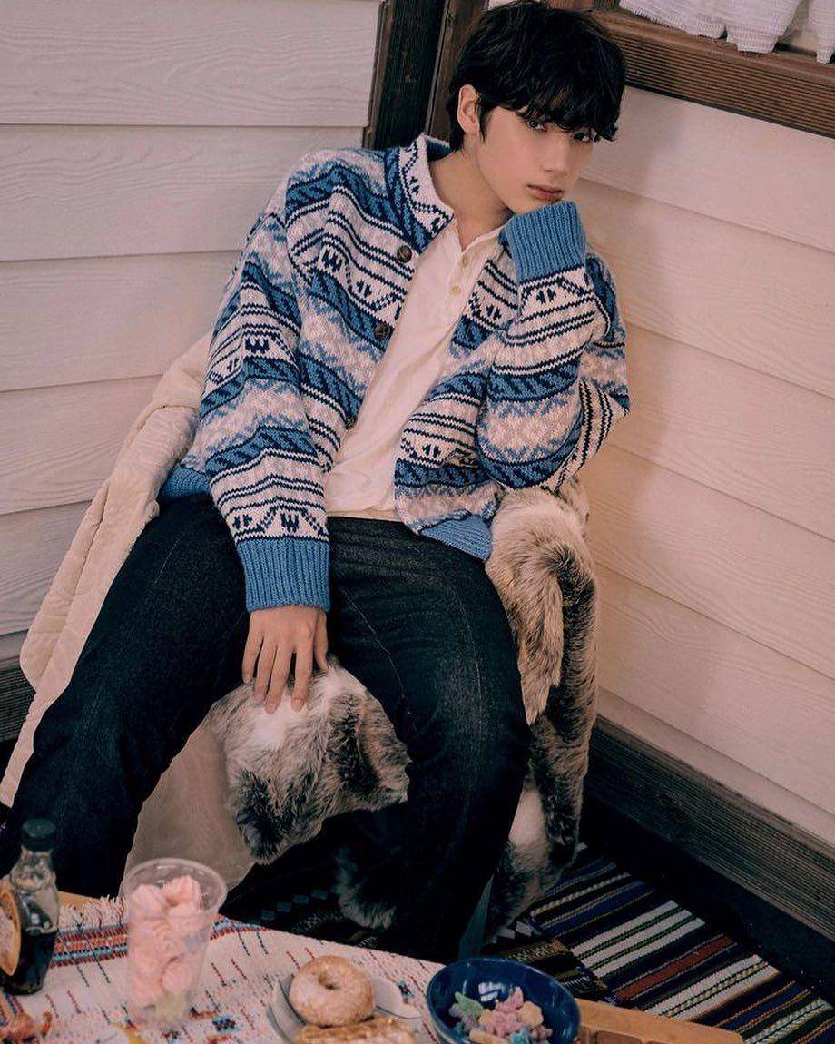 outer ala Hueningkai TXT (instagram.com/txtoutfitstyle)