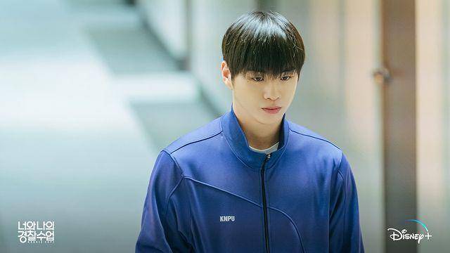 Kang Daniel di drama Rookie Cops (instagram.com/disneypluskr)