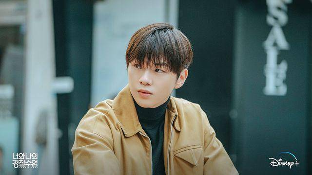 Kang Daniel di drama Rookie Cops (instagram.com/disneypluskr)