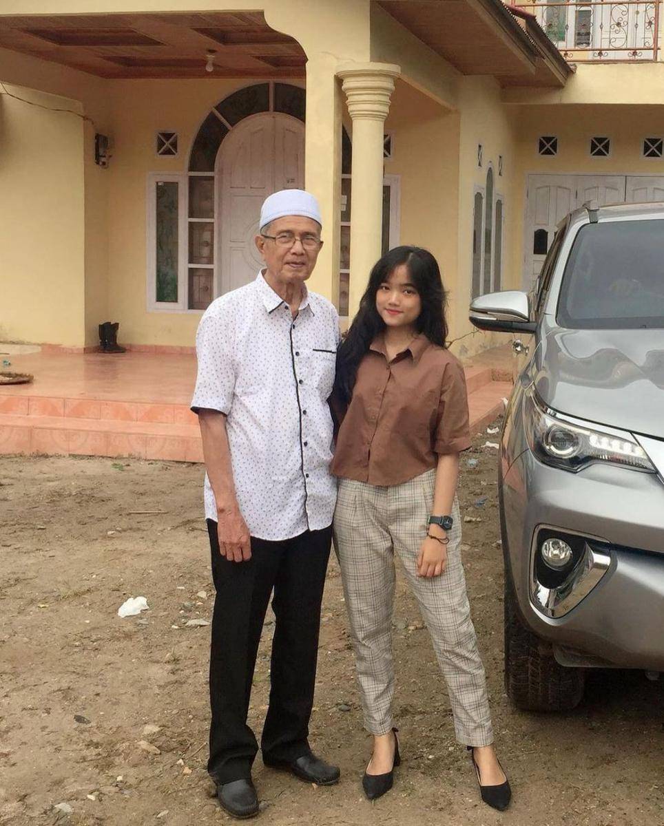 Fuji dan kakek (instagram.com/fuji_an)