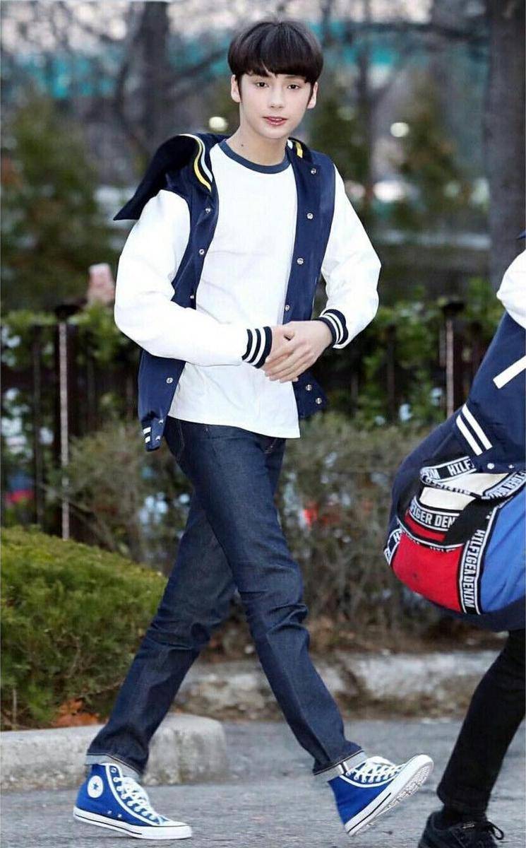 outfit Hueningkai TXT (instagram.com/txtoutfitstyle)