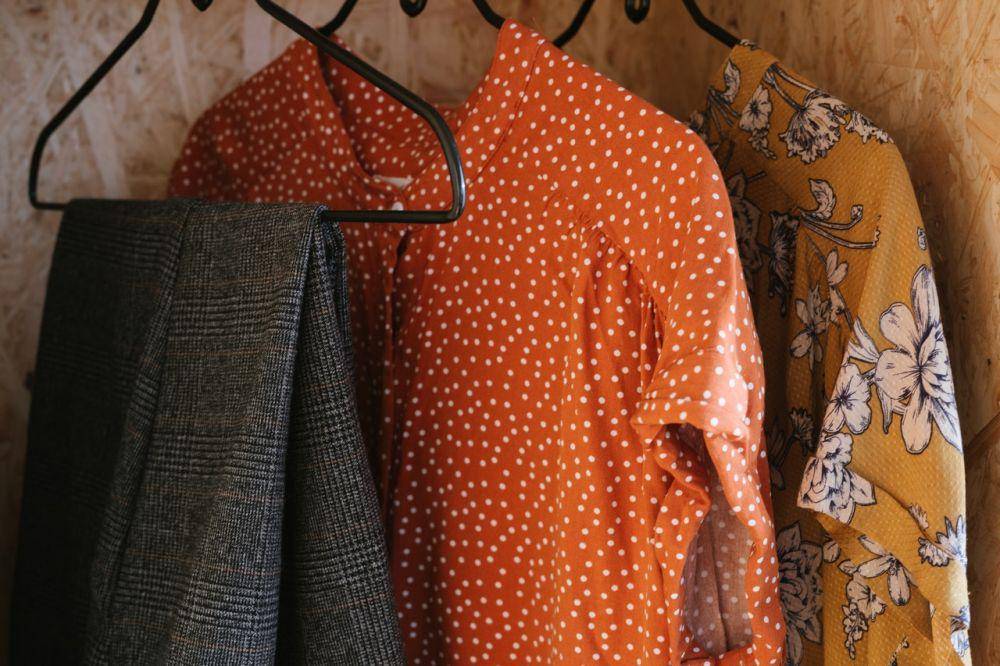 ilustrasi baju kondisi layak pakai (pexels.com/rethaferguson)