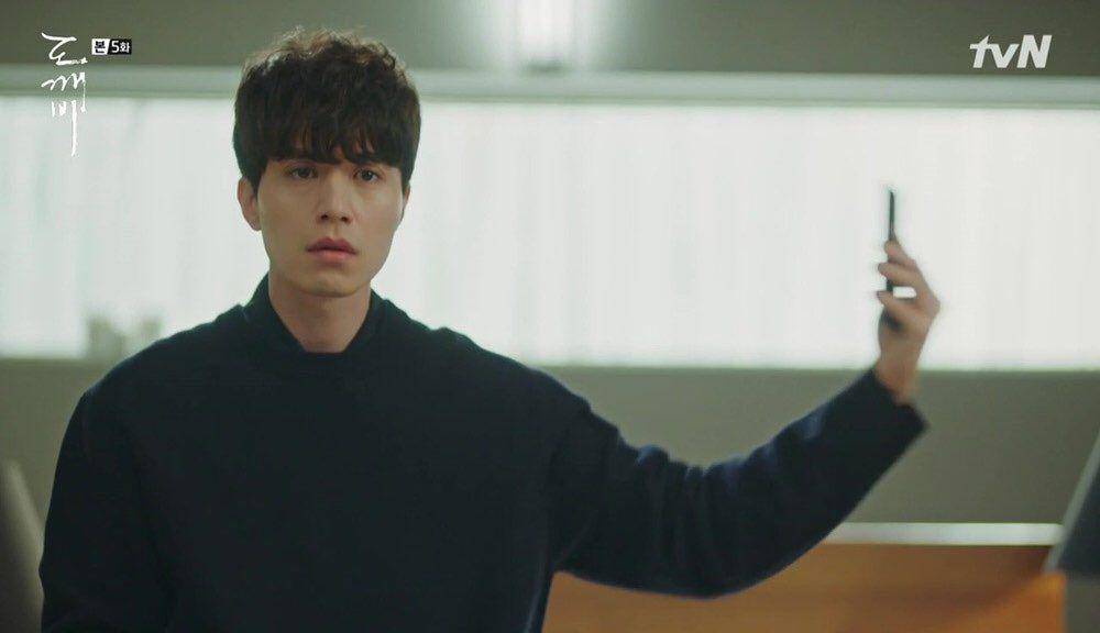 tampilan Lee Dong Wook di drama Goblin (twitter.com/kdramaleads)