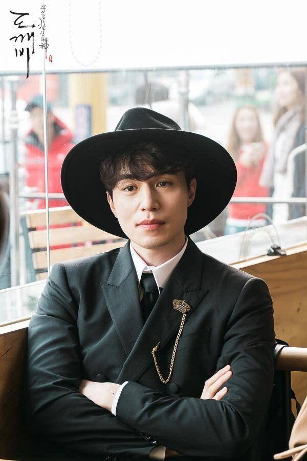 tampilan Lee Dong Wook di drama Goblin (twitter.com/yeolchives)