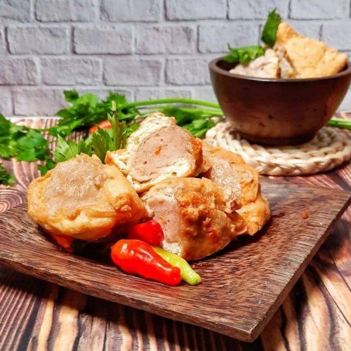 tahu bakso (instagram.com/darlcatering)