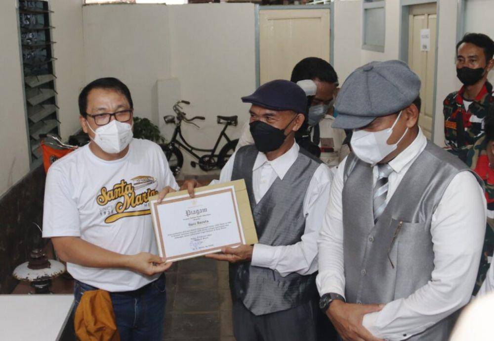 Wali Kota Metro Wahdi Siradjuddin meresmikan Museum Mini Santa Maria “Kelahiran Kembali”, Sabtu (12/2/2022). (Dok Pemkot Metro).