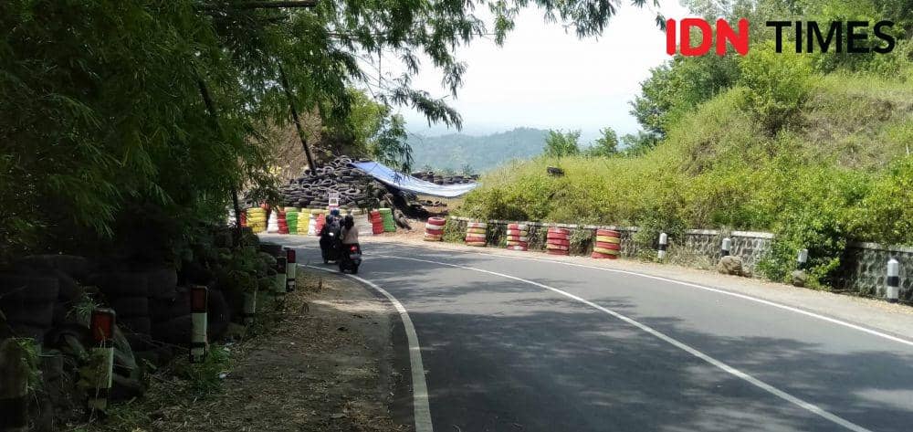 Bukit Bego, lokasi kecelakaan bus GA Trans yang menyebabkan 13 korban meninggal dunia.(IDN Times/Daruwaskita)