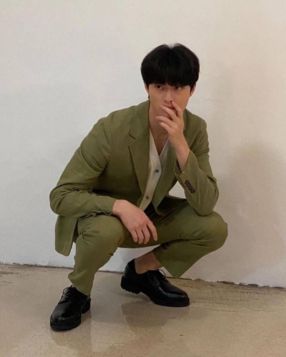 ootd Yoon Chan Young (instagram.com/yooncy1)