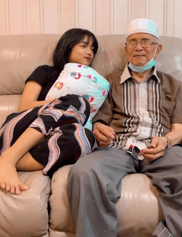 Fuji dan kakek (instagram.com/fuji_an)