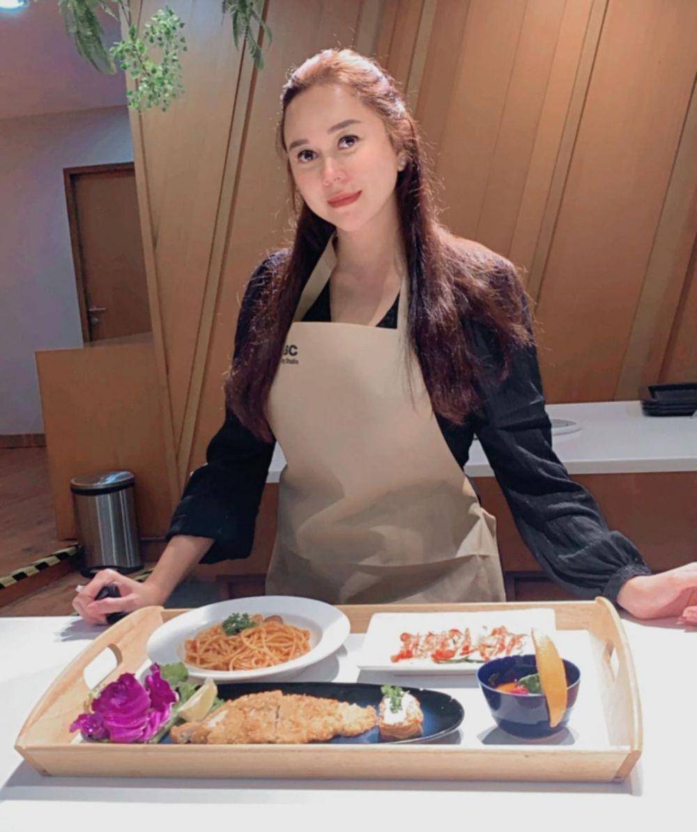 Aura Kasih (instagram.com/aurakasih/)