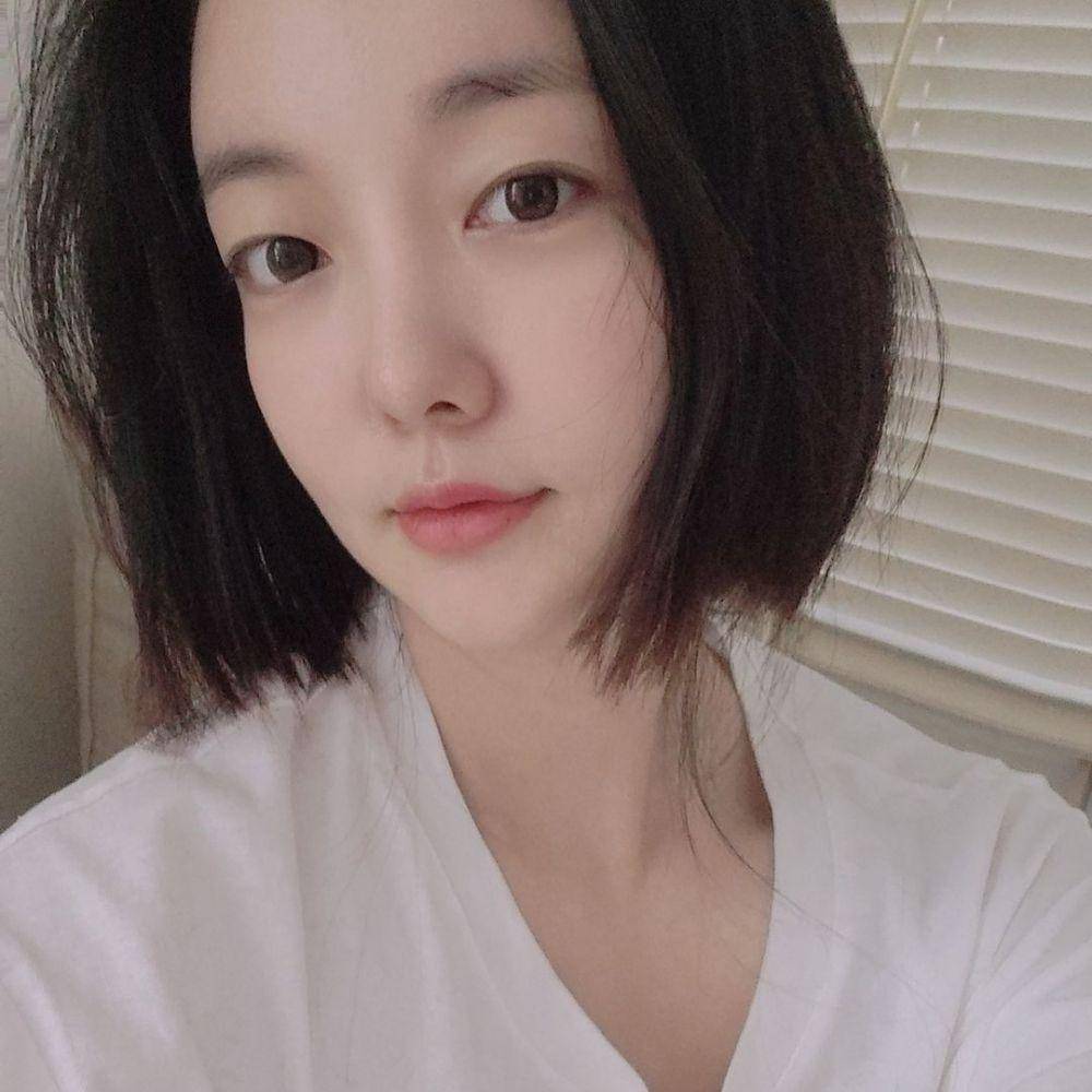 Moon Ji In (instagram.com/moonjiin_actress)