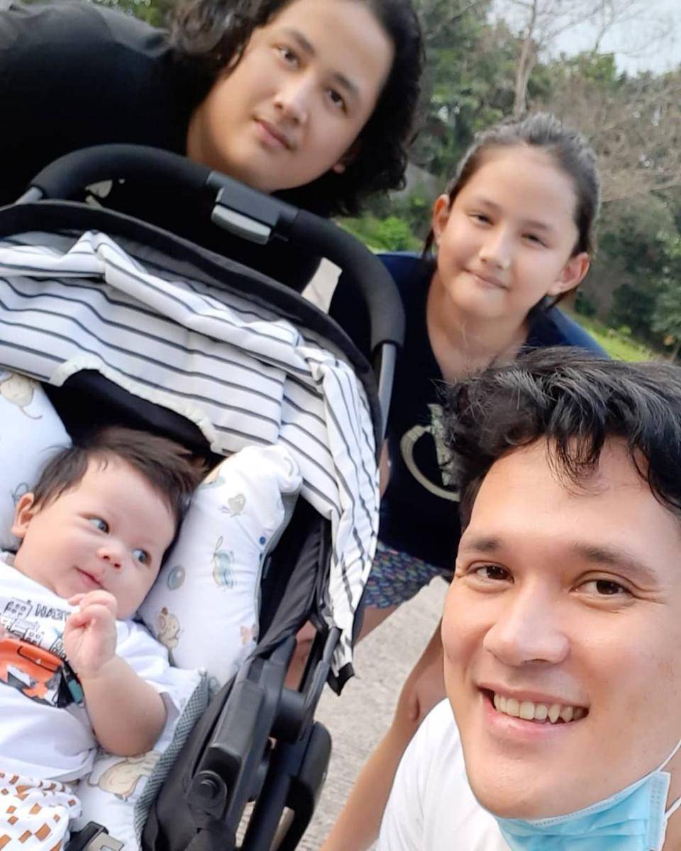potret keluarga Rully Firmansyah (instagram.com/rully_fiss)