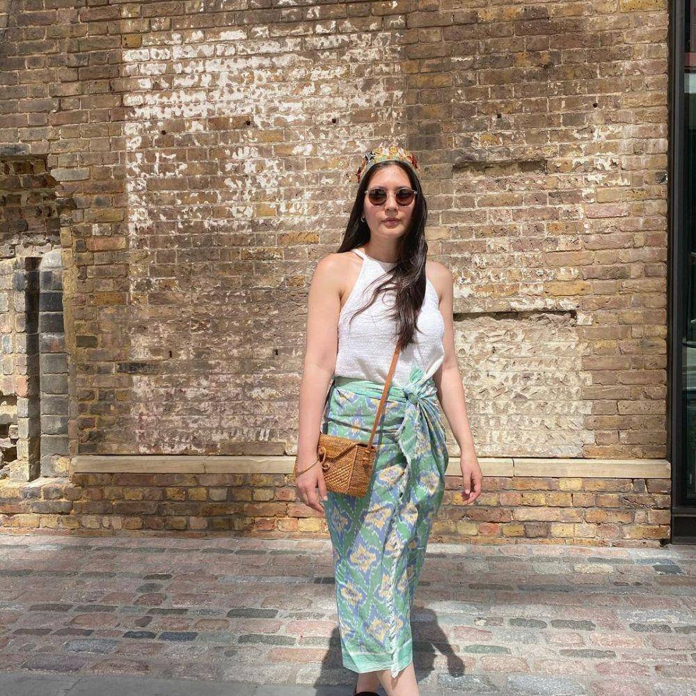 Atasan yang Cocok untuk Bawahan Jarit Batik (instagram.com/hannahalrashid)