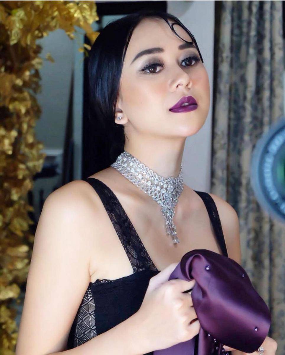 Aura Kasih (instagram.com/aurakasih/)