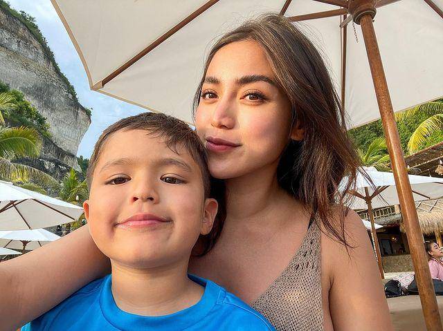 potret kebersaman El dan mama Jedar (instagram.com/alexanderbarackel)