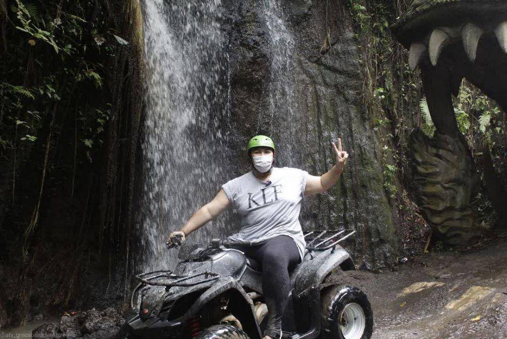 Ivan Gunawan bermain ATV di Bali. (instagram.com/atv_greenbaliadventure)