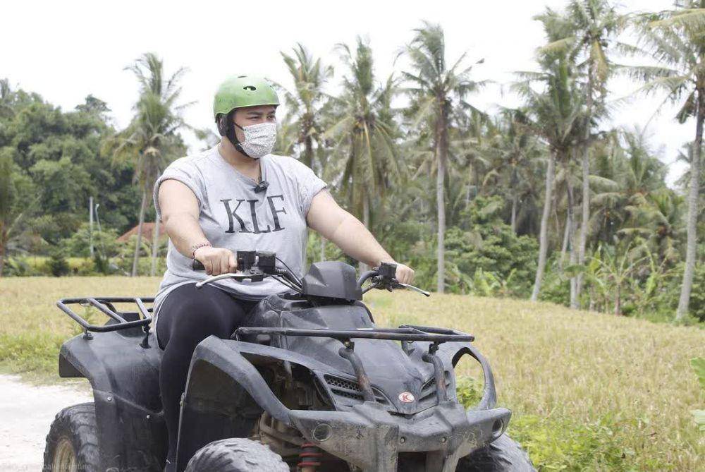 Ivan Gunawan bermain ATV di Bali. (instagram.com/atv_greenbaliadventure)