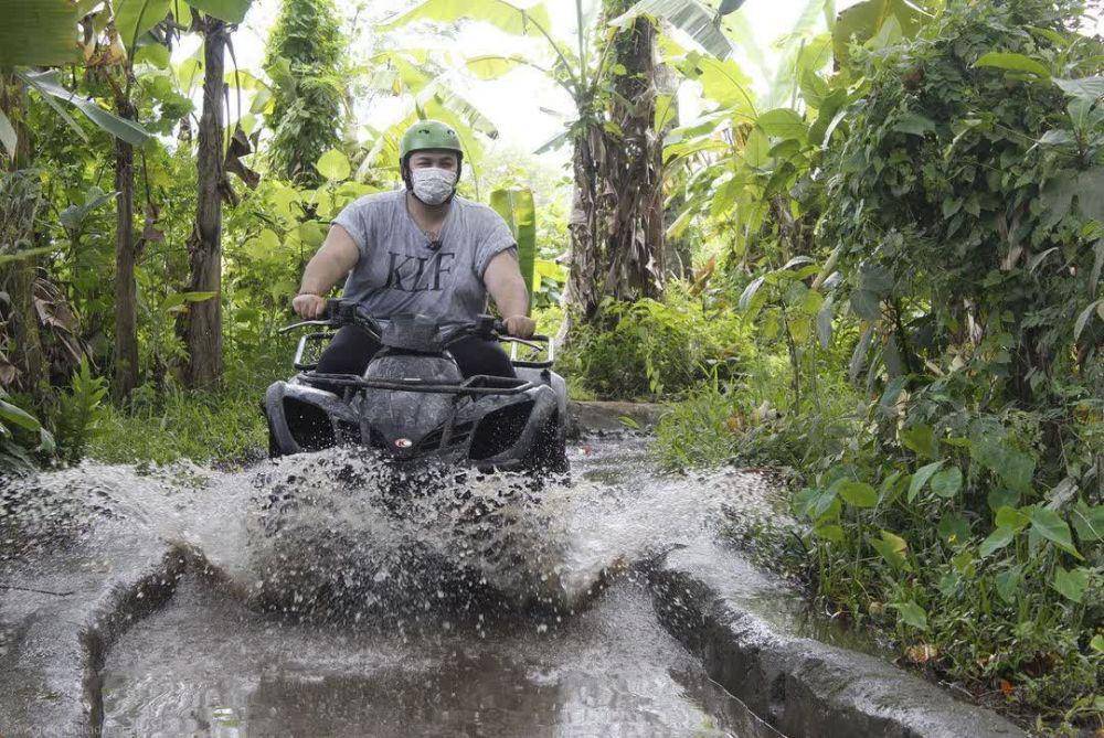 Ivan Gunawan bermain ATV di Bali. (instagram.com/atv_greenbaliadventure)