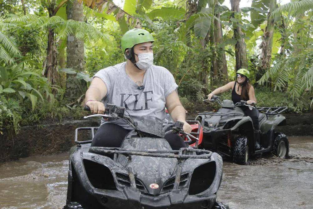 Ivan Gunawan bermain ATV di Bali. (instagram.com/atv_greenbaliadventure)