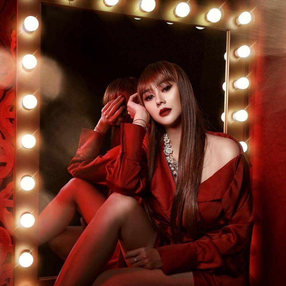 Aura Kasih (instagram.com/aurakasih/)