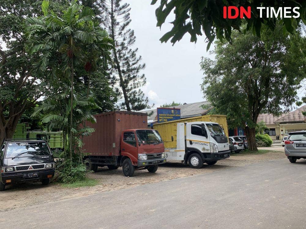 Salah satu lahan parkir di Gedung KIR Bandar Lampung. (IDN Times/Rohmah Mustaurida).