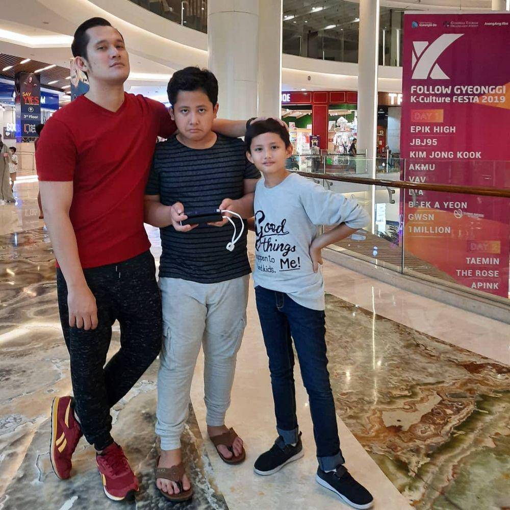potret keluarga Rully Firmansyah (instagram.com/rully_fiss)